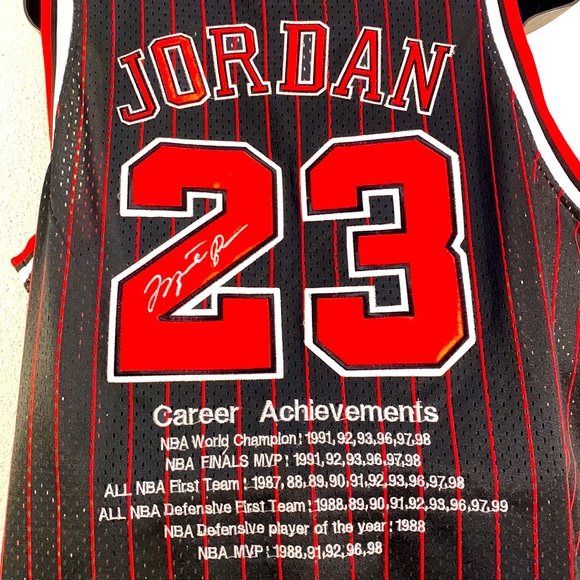 Micheal Jordan signature Jersey - Picture 4 of 12